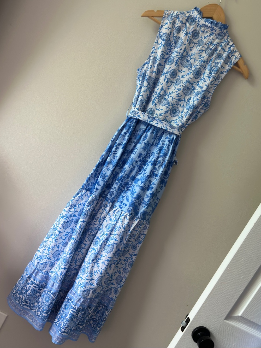 CeCe Blue and White Floral Sleeveless Maxi Dress with Waist Tie Size XS - Picture 3 of 7